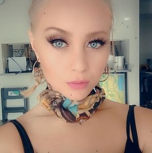 Meet your Posher, Amirah